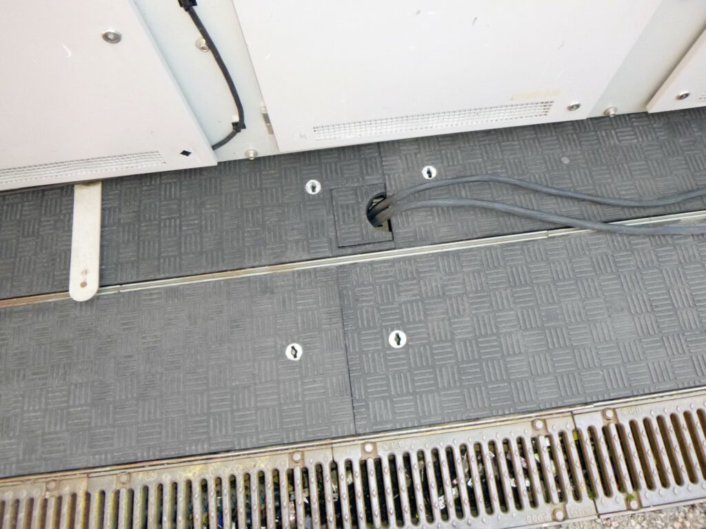 Fibrelite provided a retrofit solution which could be installed directly into the existing framework and provide the necessary interchangeable cable outlet arrangement without having to modify the Fibrelite covers