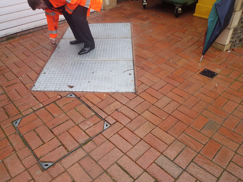 Unsafe lifting of the old covers - health and safety hazard